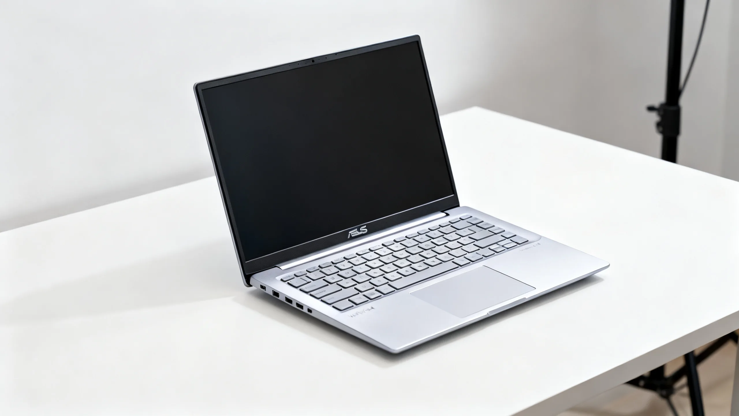 Review ASUS VivoBook 14 A1404ZA 2026